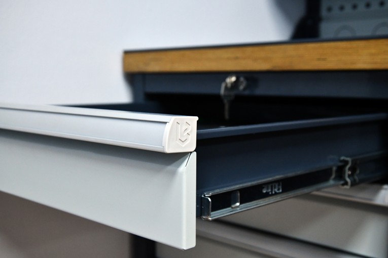 Верстак FBK 205.47.4-2F купить в Северодвинске Верстак FBK 205.47.4-2F купить в Северодвинске