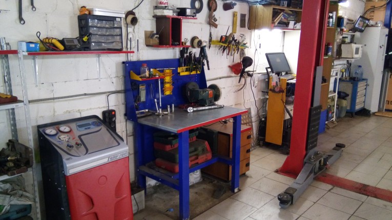 Верстак-стол бестумбовый ВП-1 с экраном купить в Северодвинске Верстак-стол бестумбовый ВП-1 с экраном купить в Северодвинске