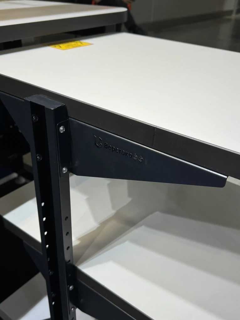 Подкатной антистатический стол SPC A купить в Северодвинске Подкатной антистатический стол SPC A купить в Северодвинске