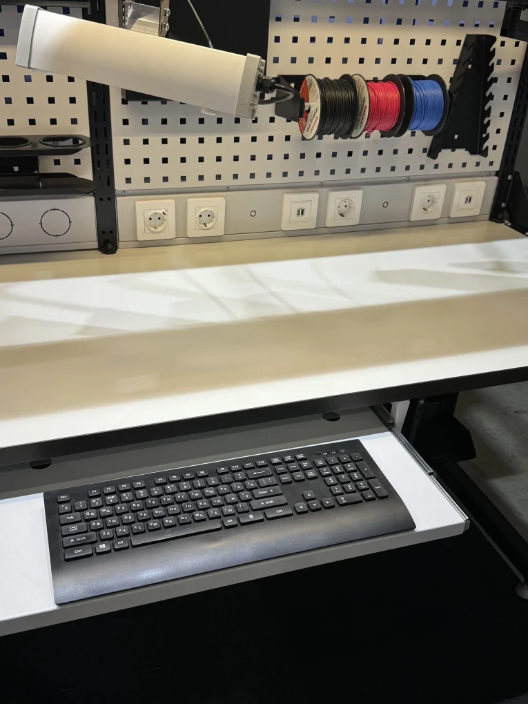 SPC Полка для клавиатуры купить в Северодвинске SPC Полка для клавиатуры купить в Северодвинске