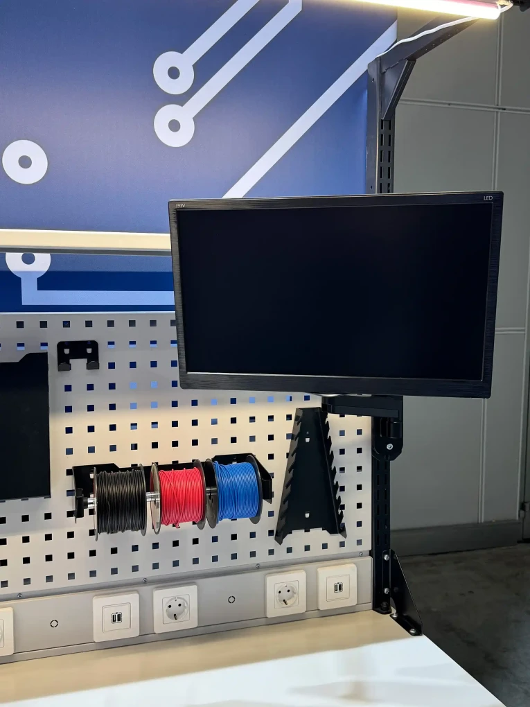 Кронштейн для монитора DBL купить в Северодвинске Кронштейн для монитора DBL купить в Северодвинске